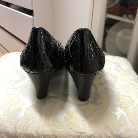 Tory Burch quilted shoes - Picture 3 of 4